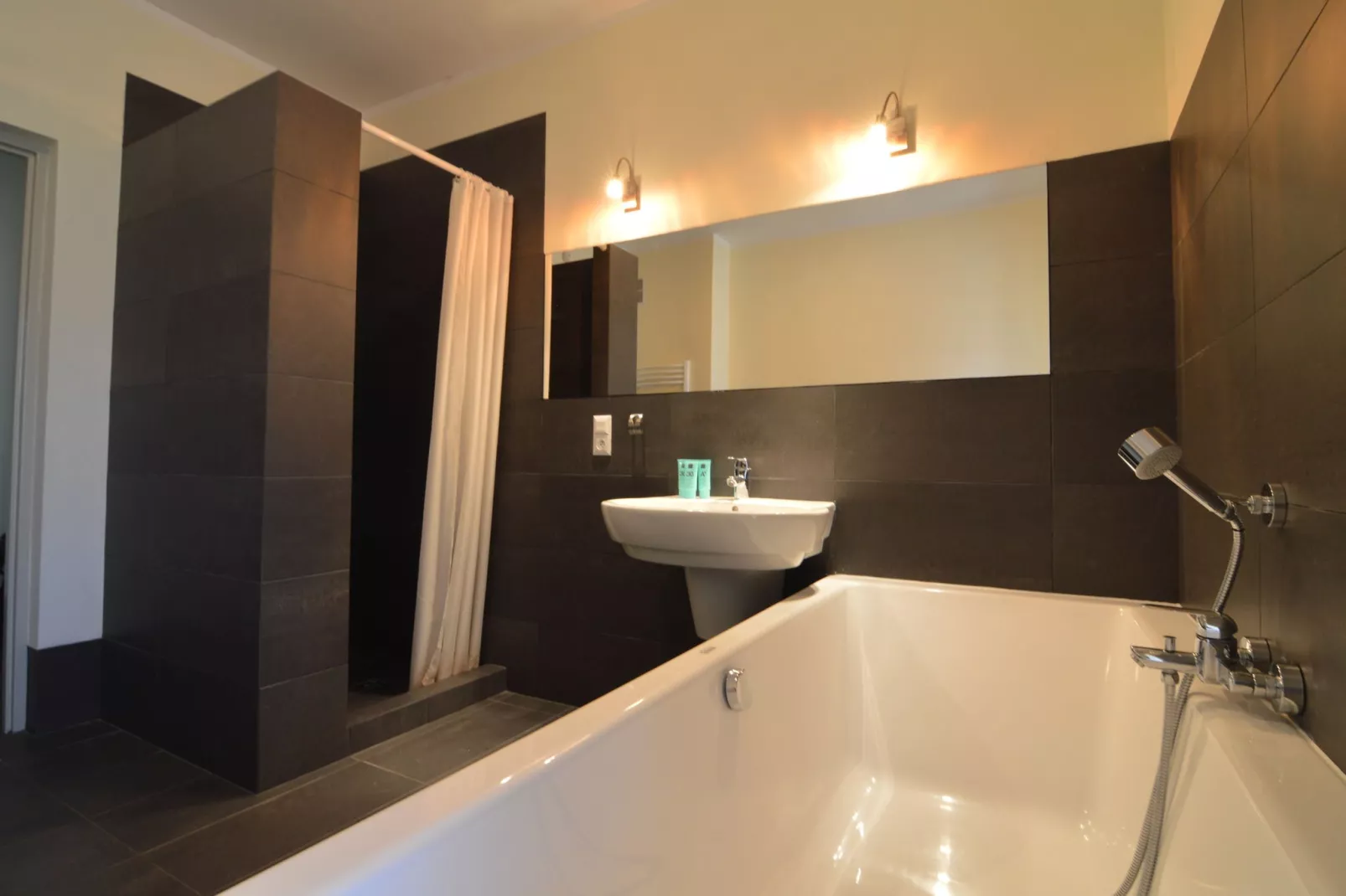 Lacus-Bathroom