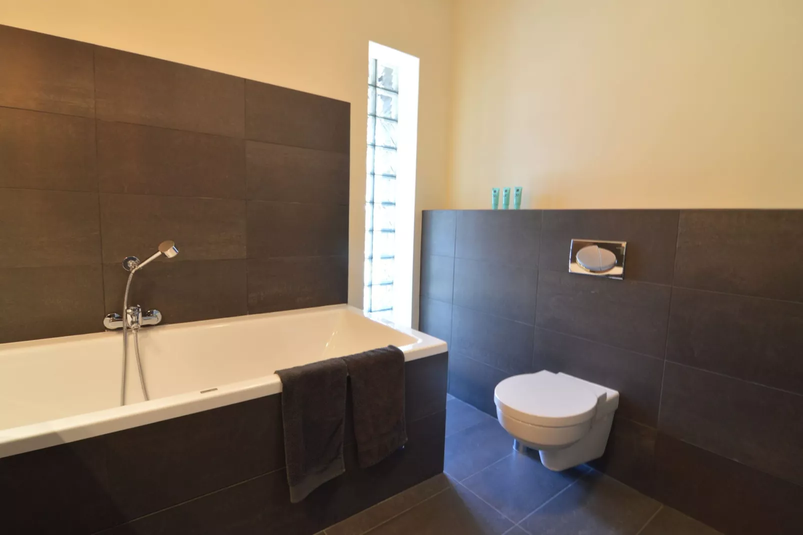 Lacus-Bathroom