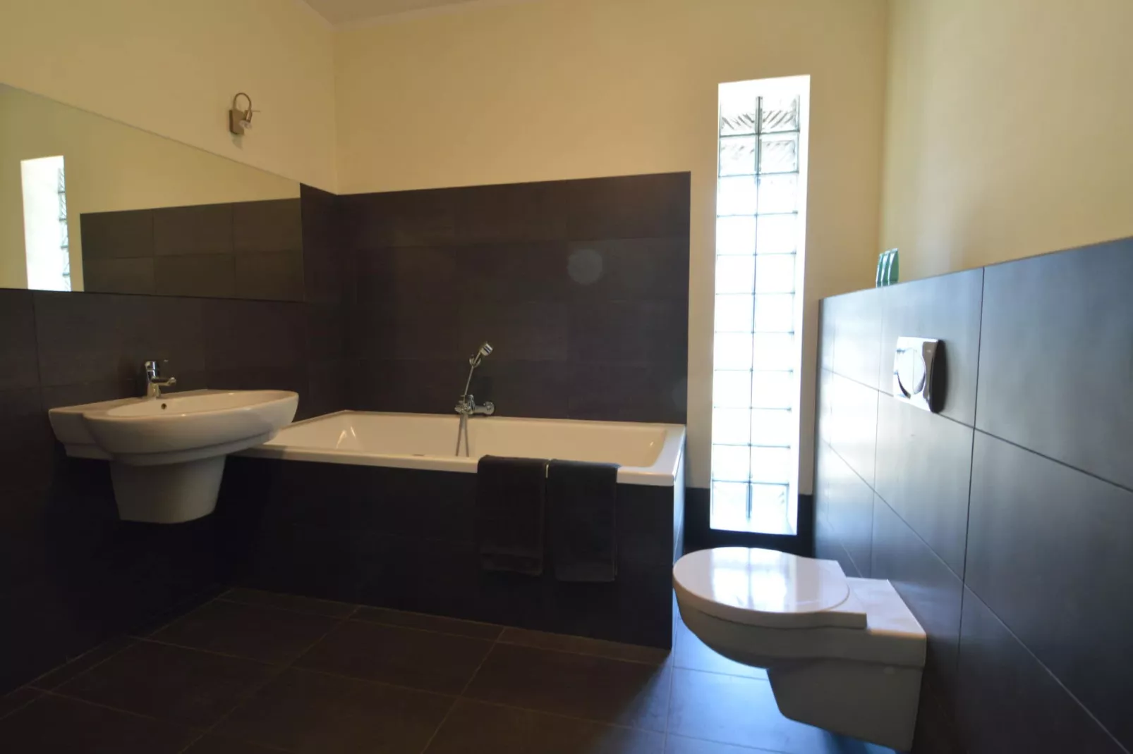Lacus-Bathroom