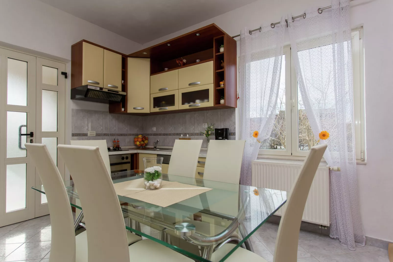 Villa Almas holiday house-Dining room
