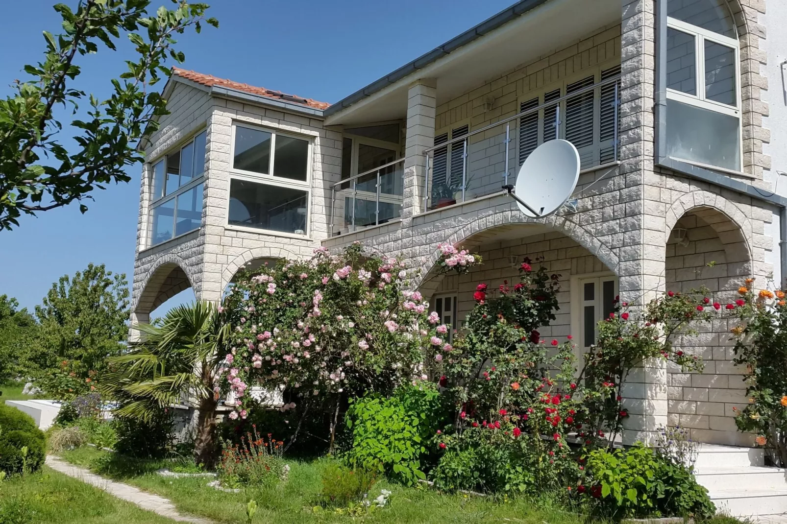 Villa Almas holiday house-Exterior summer