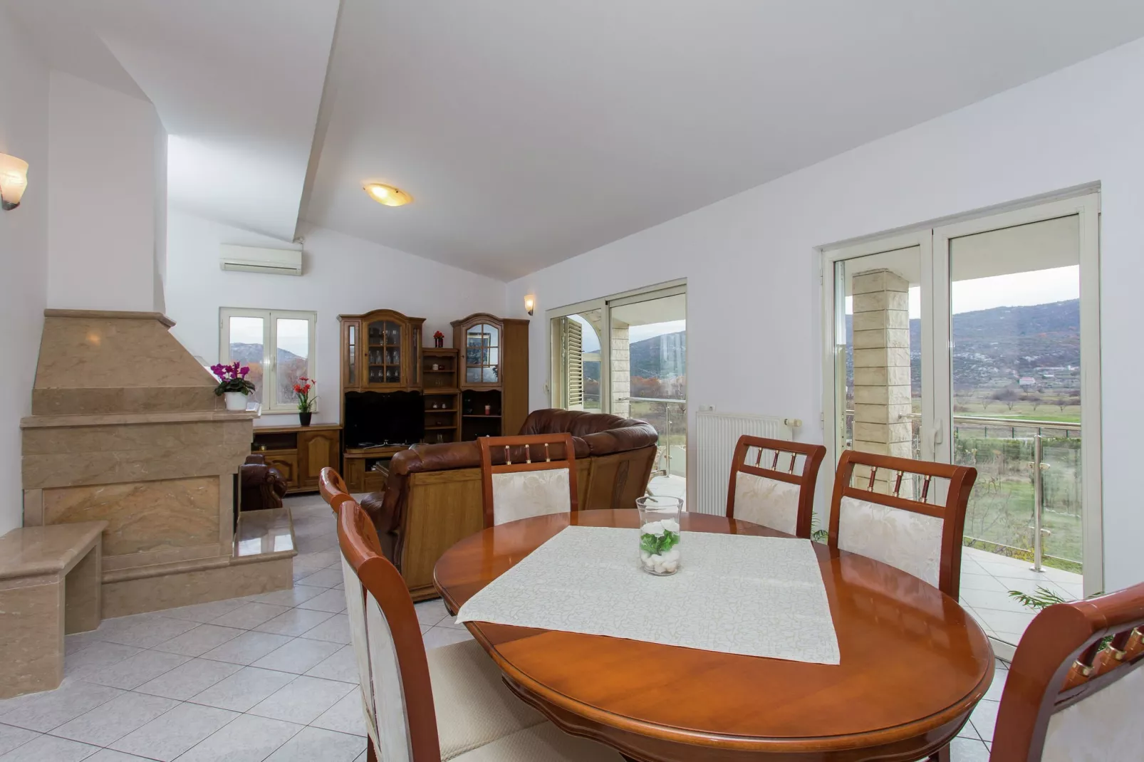 Villa Almas holiday house-Dining room