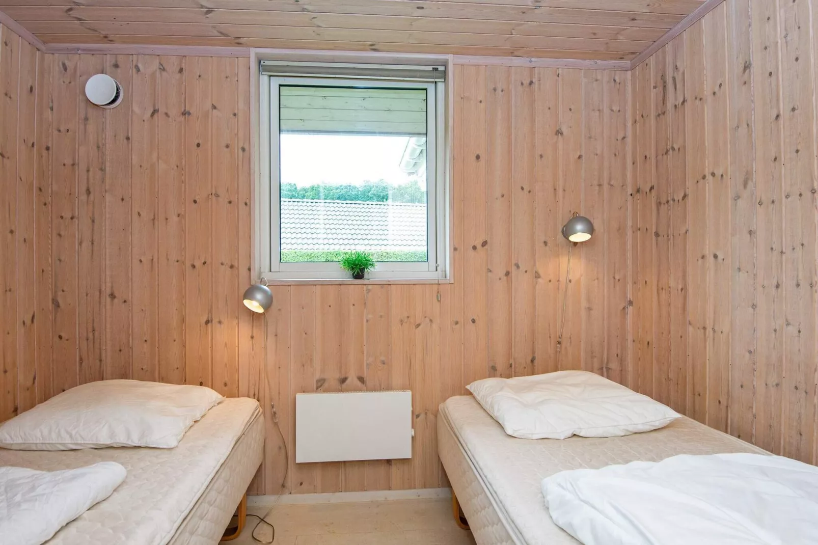 Tranquil Retreat by Sea - By Traum Ferienwohnungen-Indoor