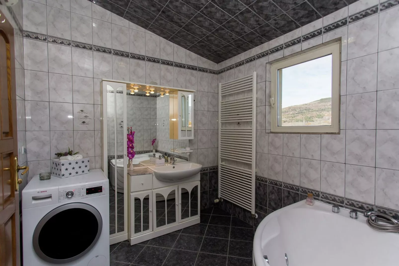 Villa Almas holiday house-Bathroom