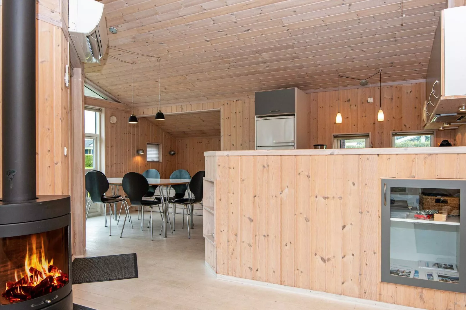 Tranquil Retreat by Sea - By Traum Ferienwohnungen-Indoor
