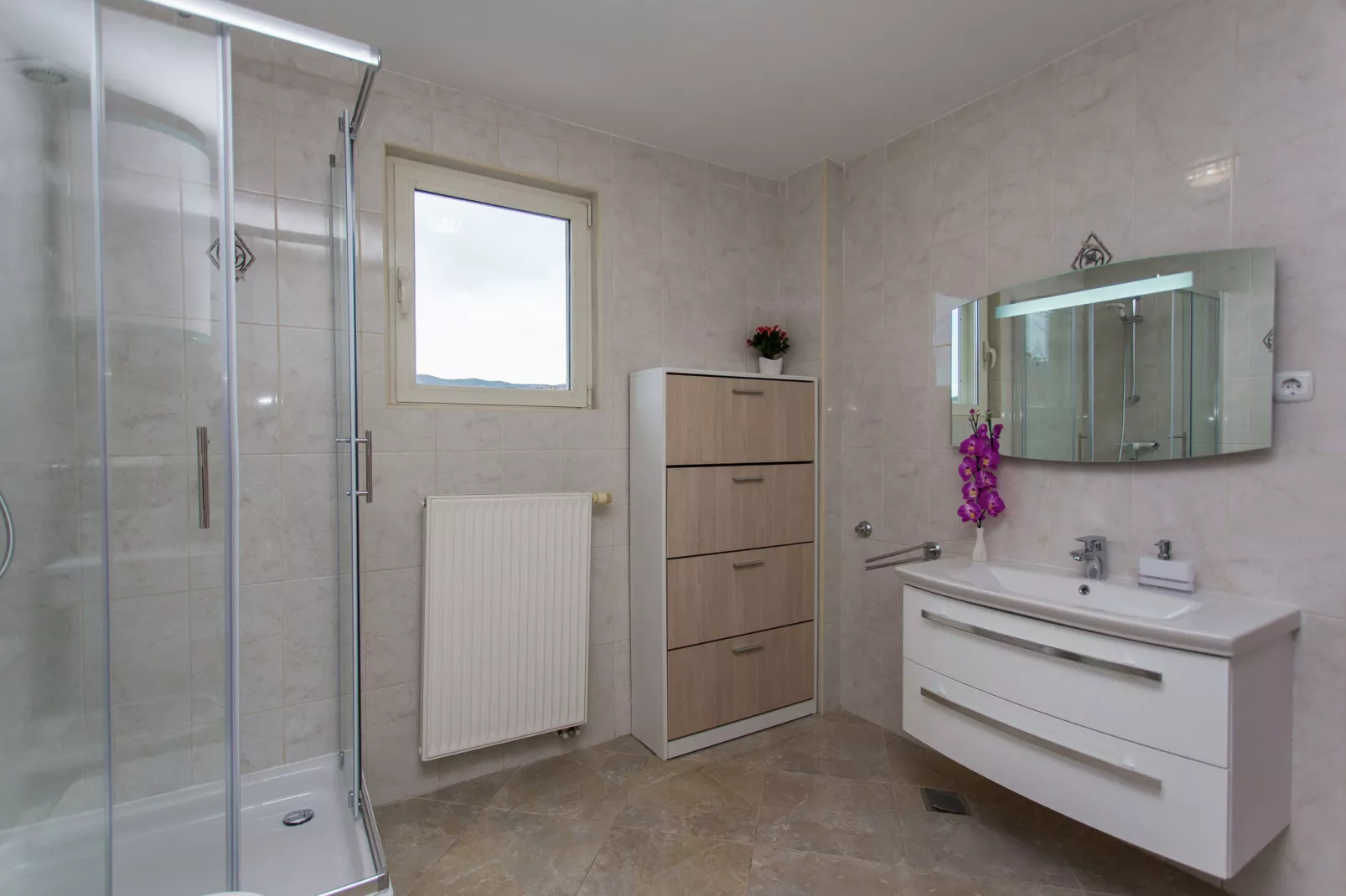 Villa Almas holiday house-Bathroom