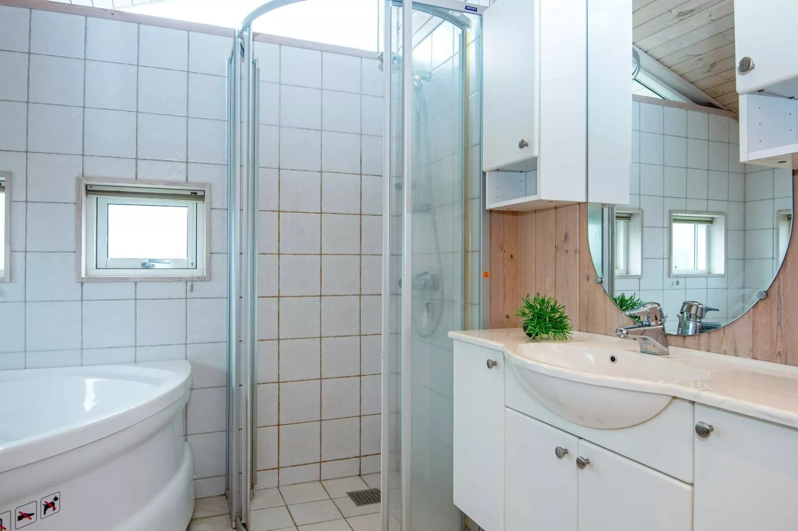 Tranquil Retreat by Sea - By Traum Ferienwohnungen-Indoor