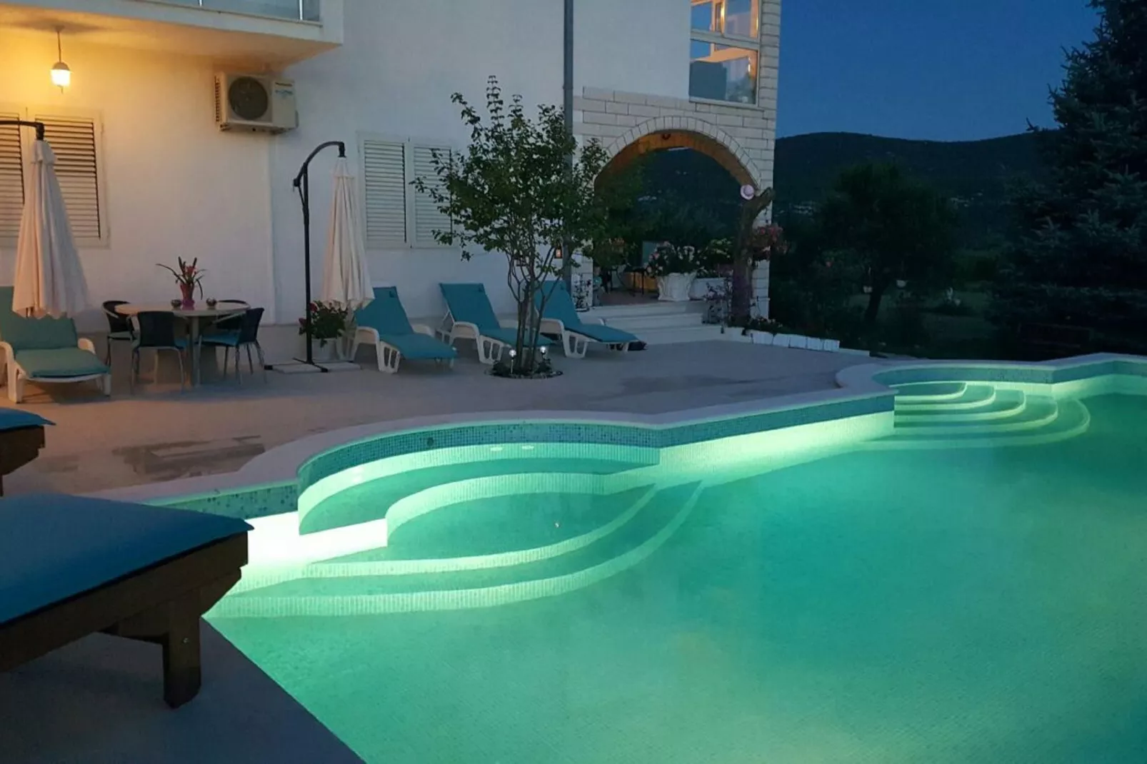 Villa Almas holiday house-Terrace balcony