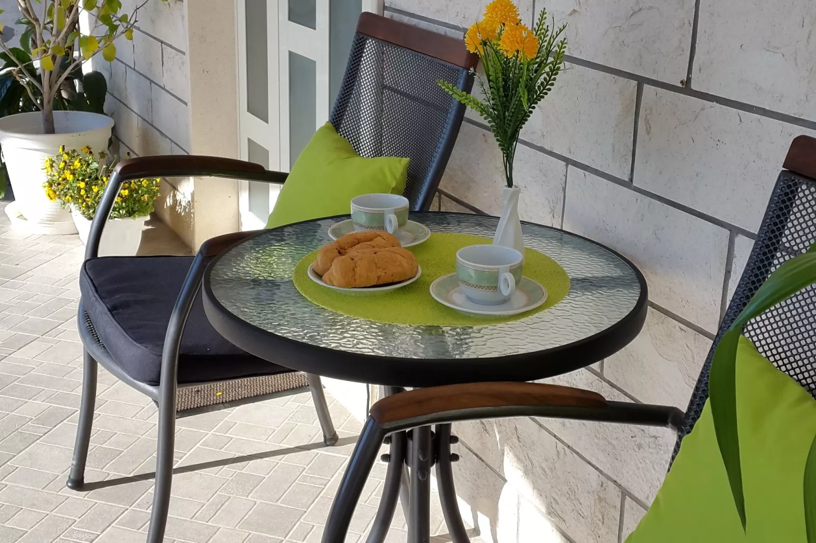 Villa Almas holiday house-Terrace balcony