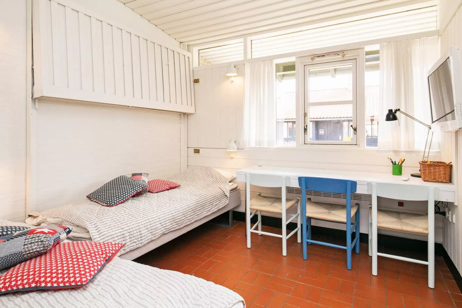 3 room,w/partially seaview-Indoor