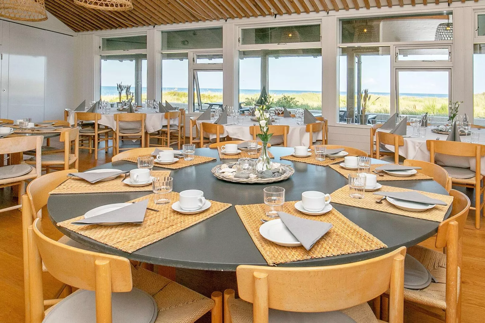 3 room,w/partially seaview-Indoor
