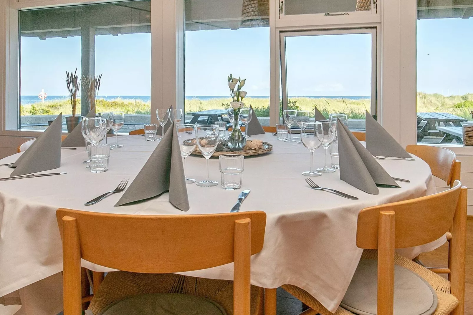 3 room,w/partially seaview-Indoor