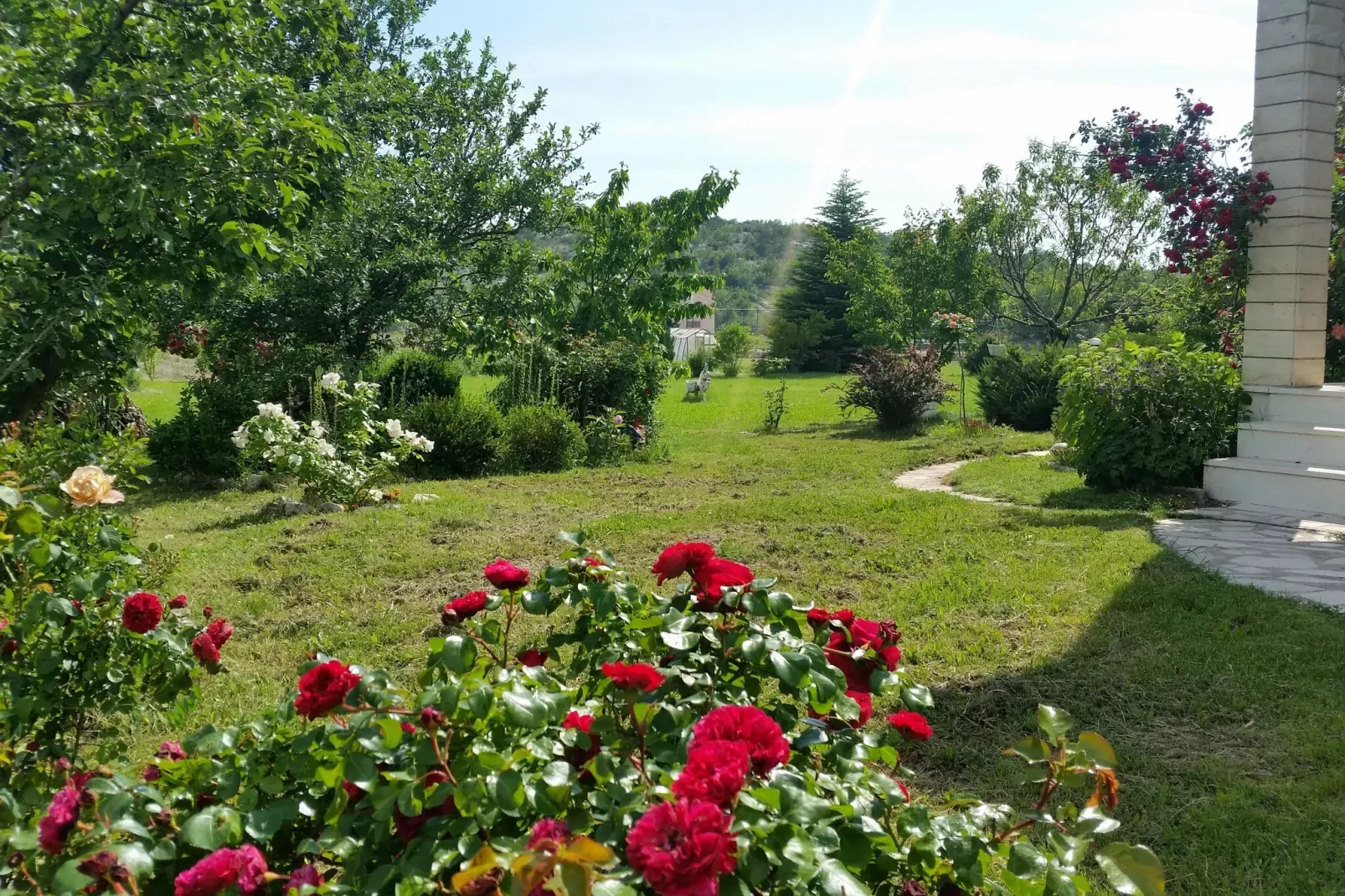 Villa Almas holiday house-Gardens summer
