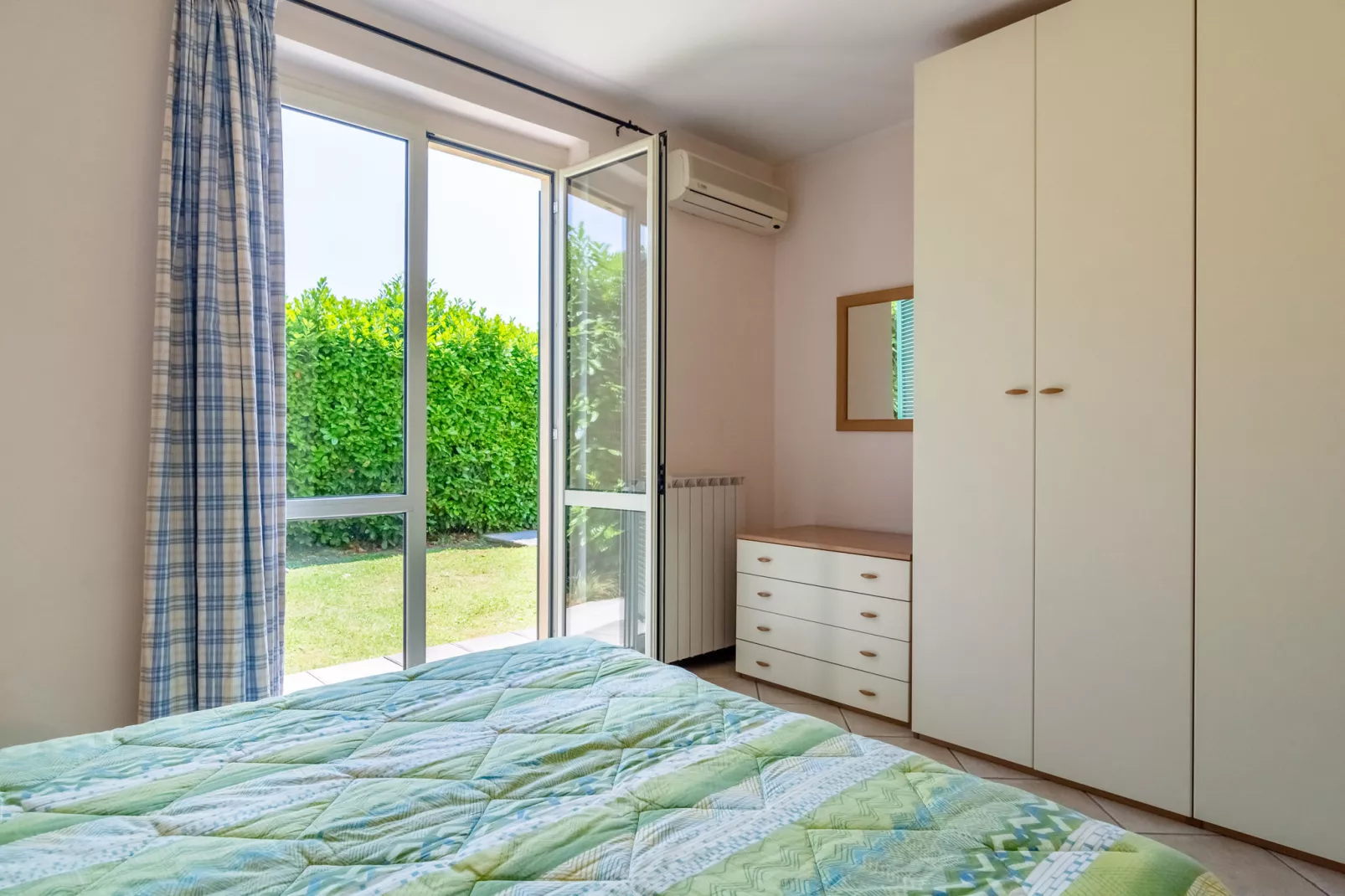 Golf B-Bedroom