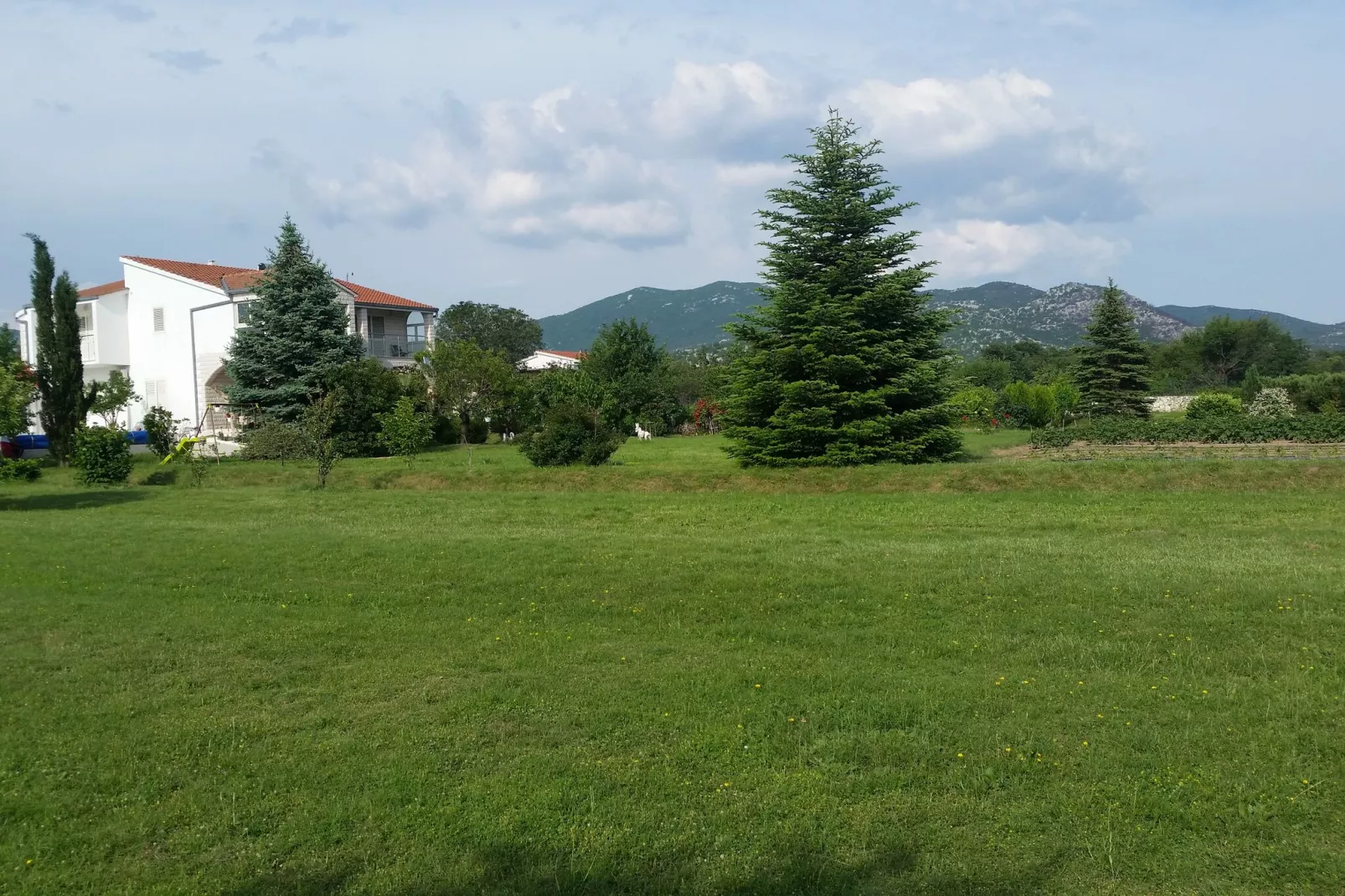 Villa Almas holiday house-Gardens summer