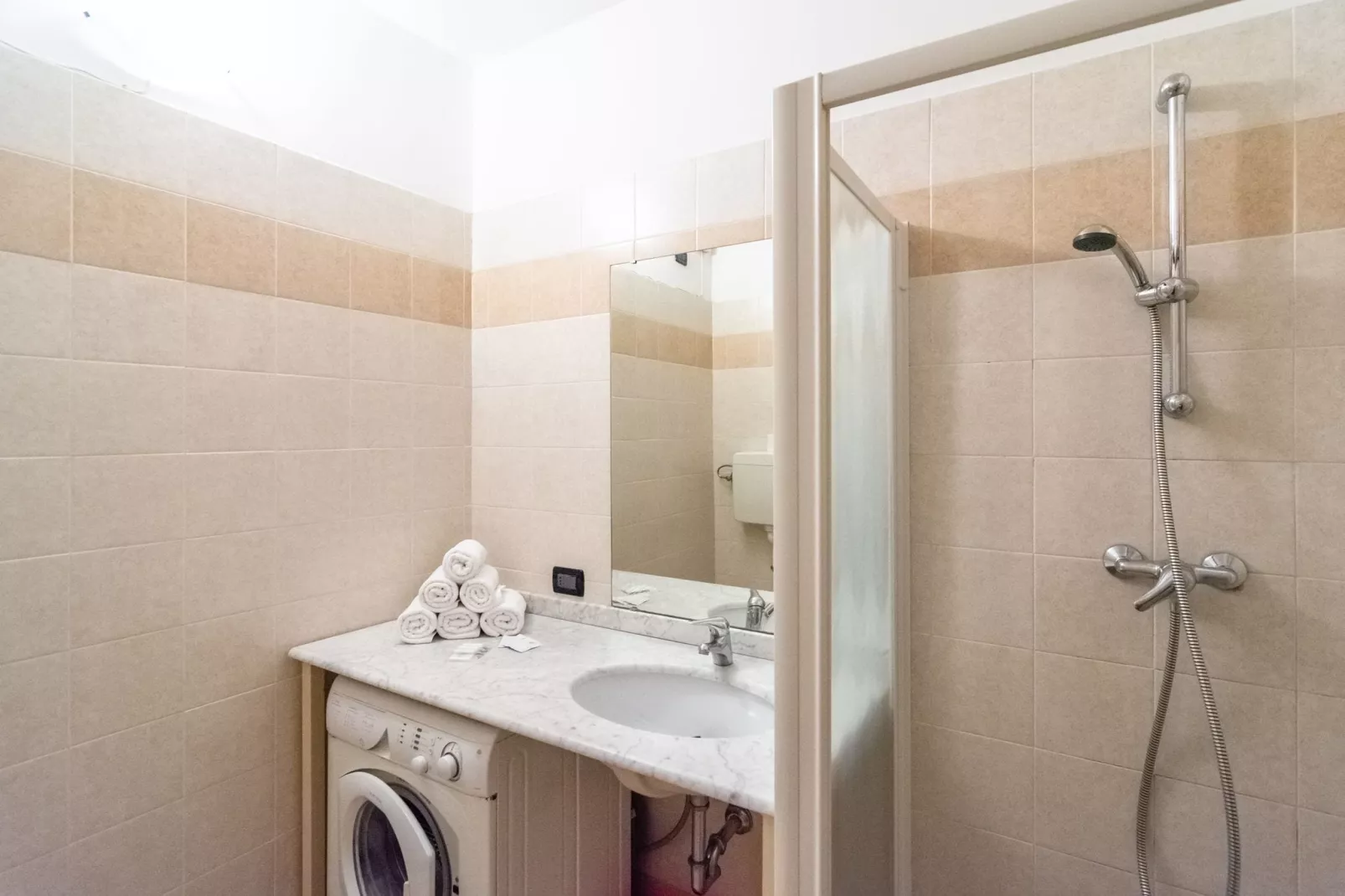 Golf B-Bathroom
