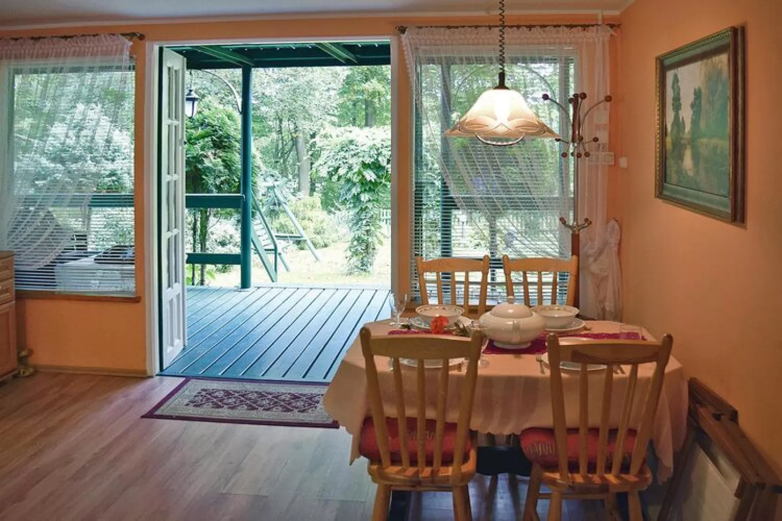 Holiday Home with whirlpool at the lake in Zakowo-Esszimmer
