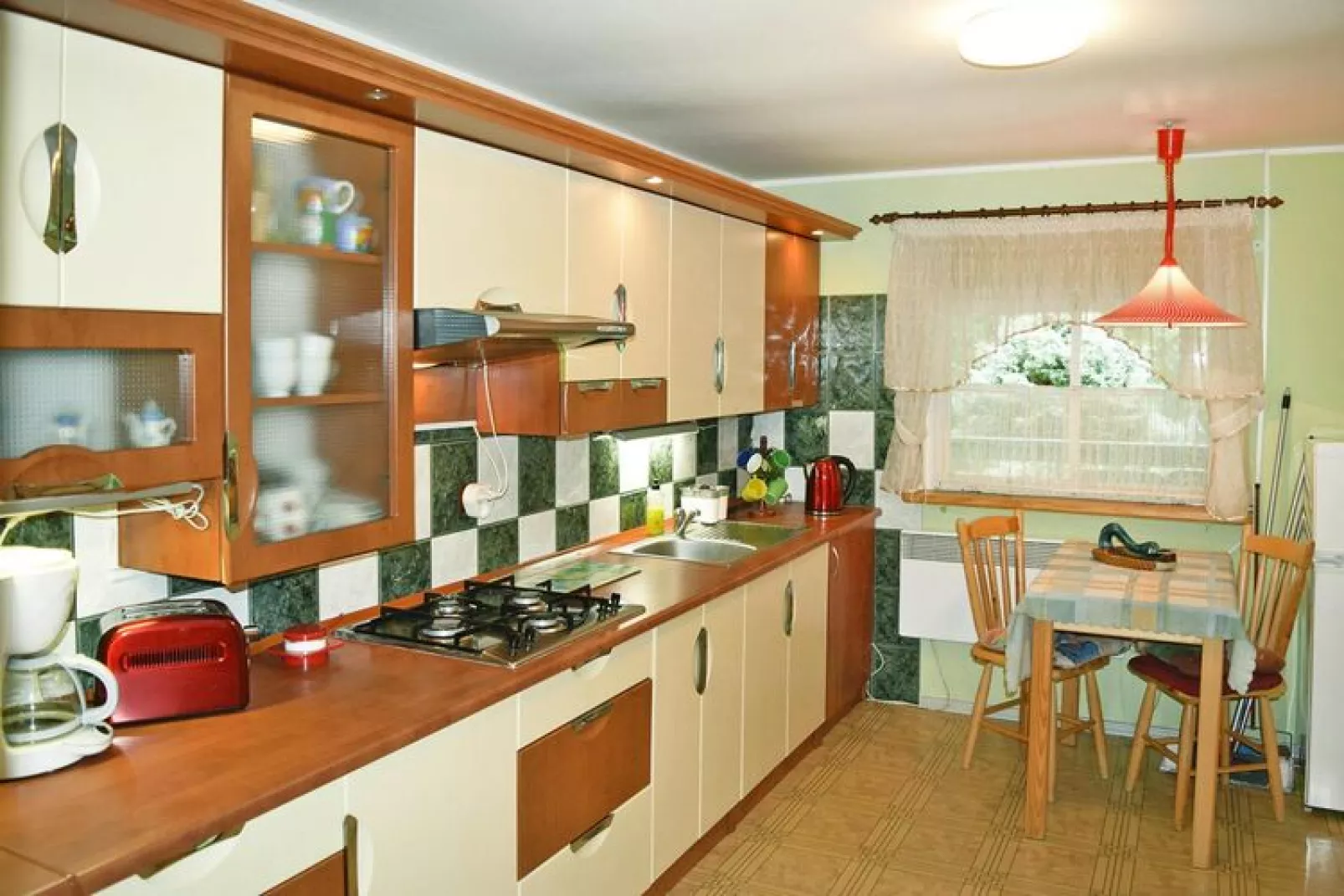 Holiday Home with whirlpool at the lake in Zakowo-Küche