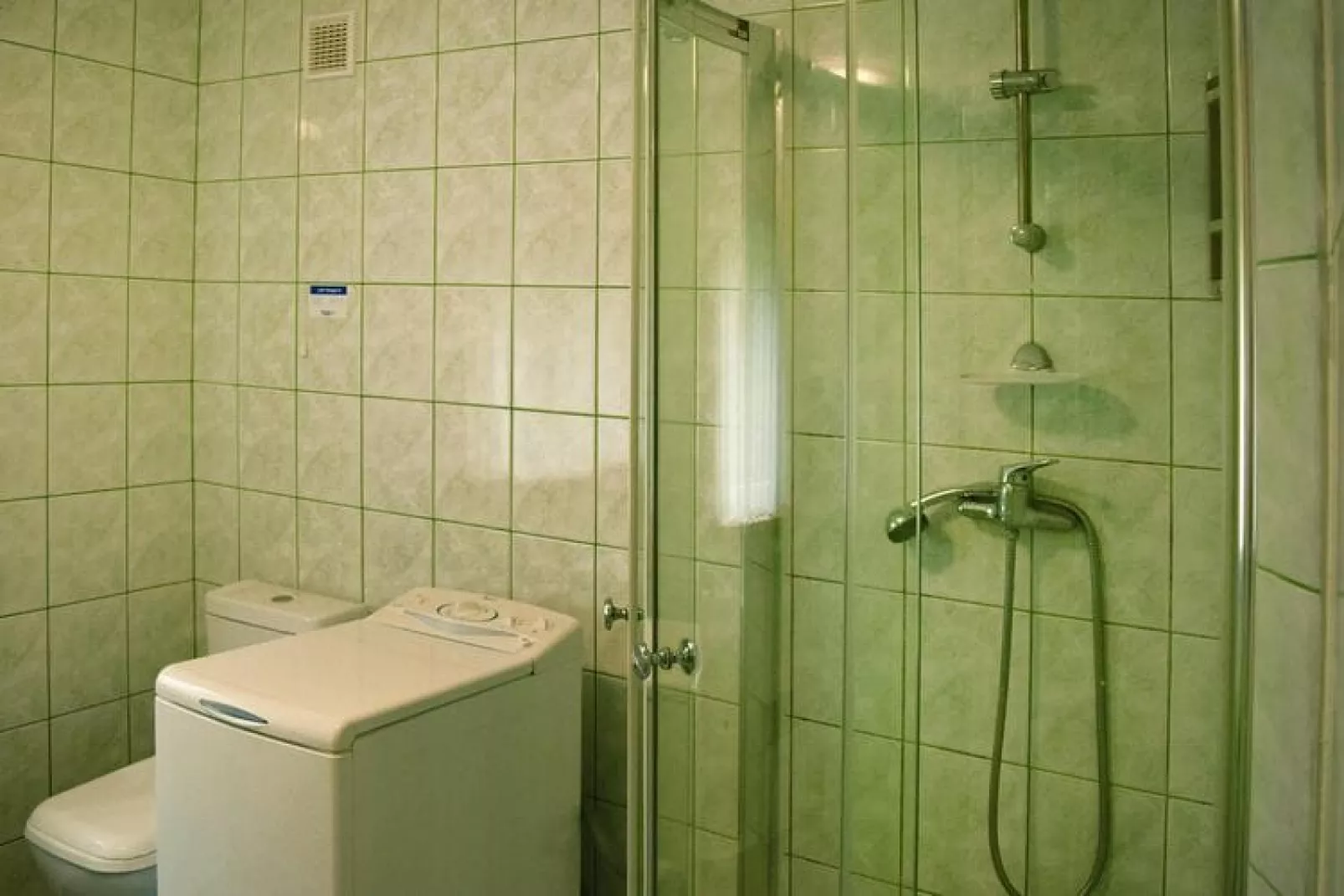 Holiday Home with whirlpool at the lake in Zakowo-Badezimmer