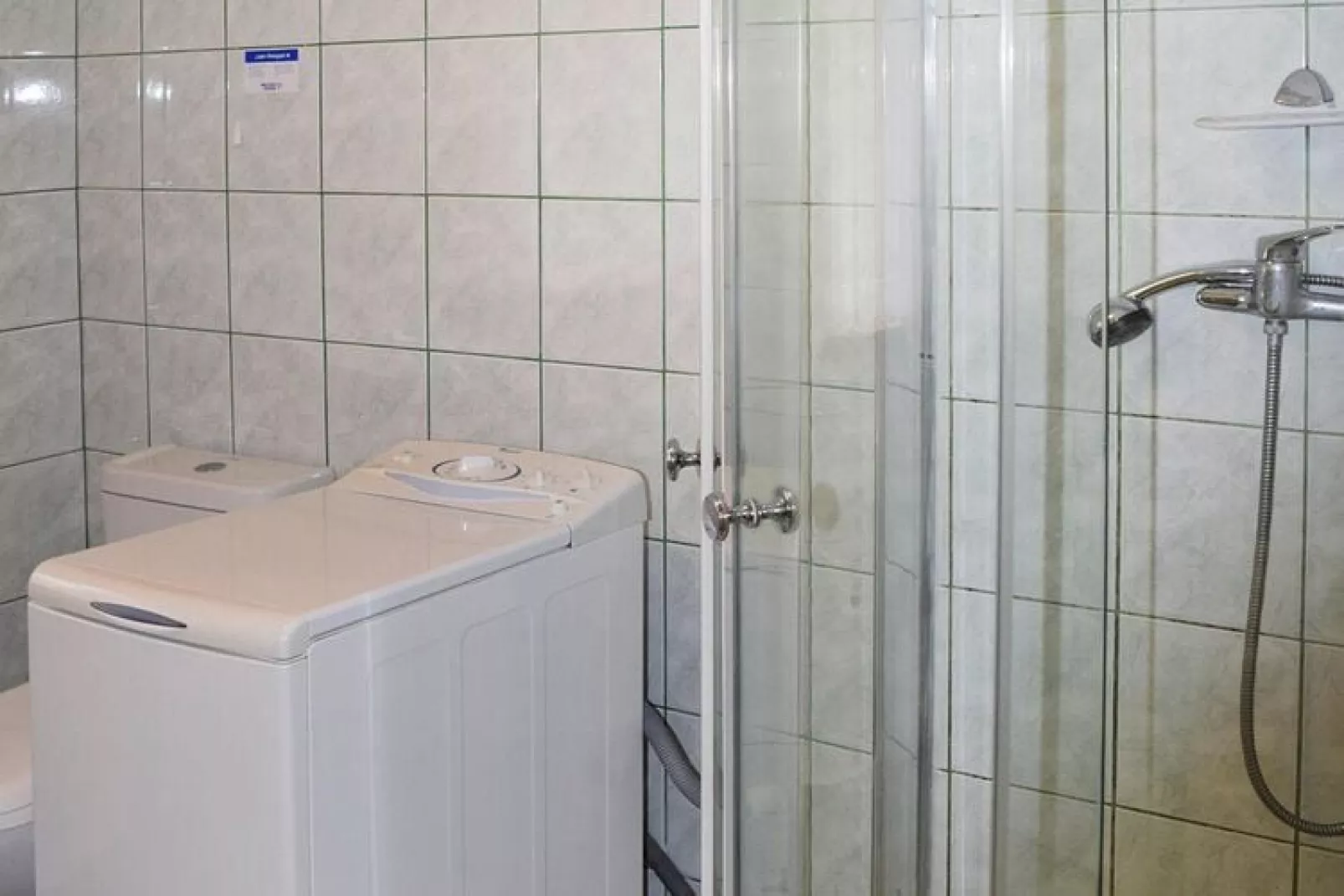 Holiday Home with whirlpool at the lake in Zakowo-Badezimmer
