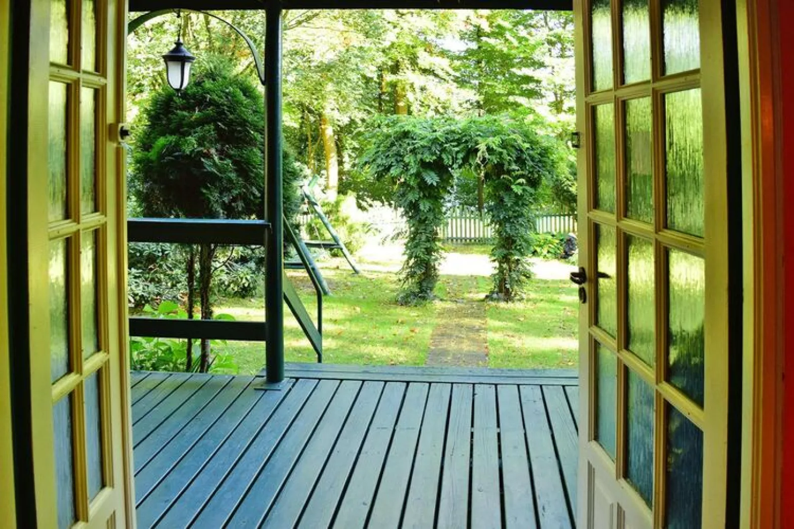 Holiday Home with whirlpool at the lake in Zakowo-Terrassenbalkon