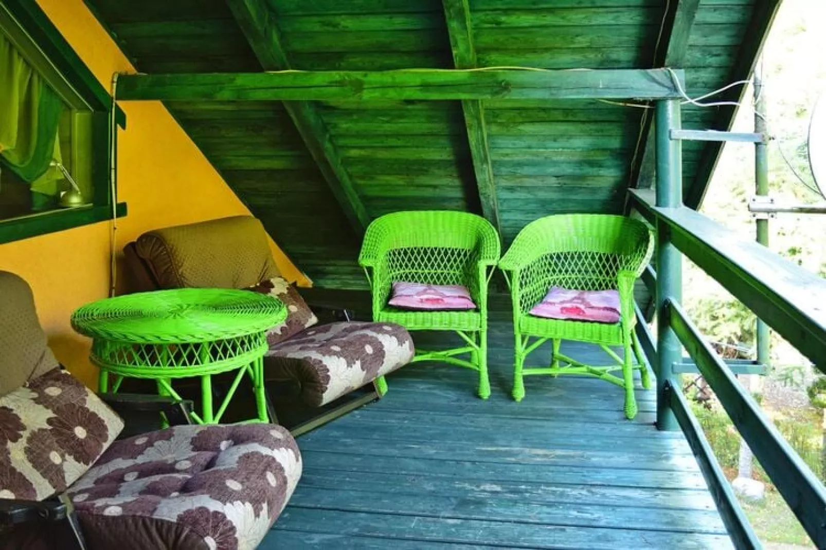 Holiday Home with whirlpool at the lake in Zakowo-Terrassenbalkon