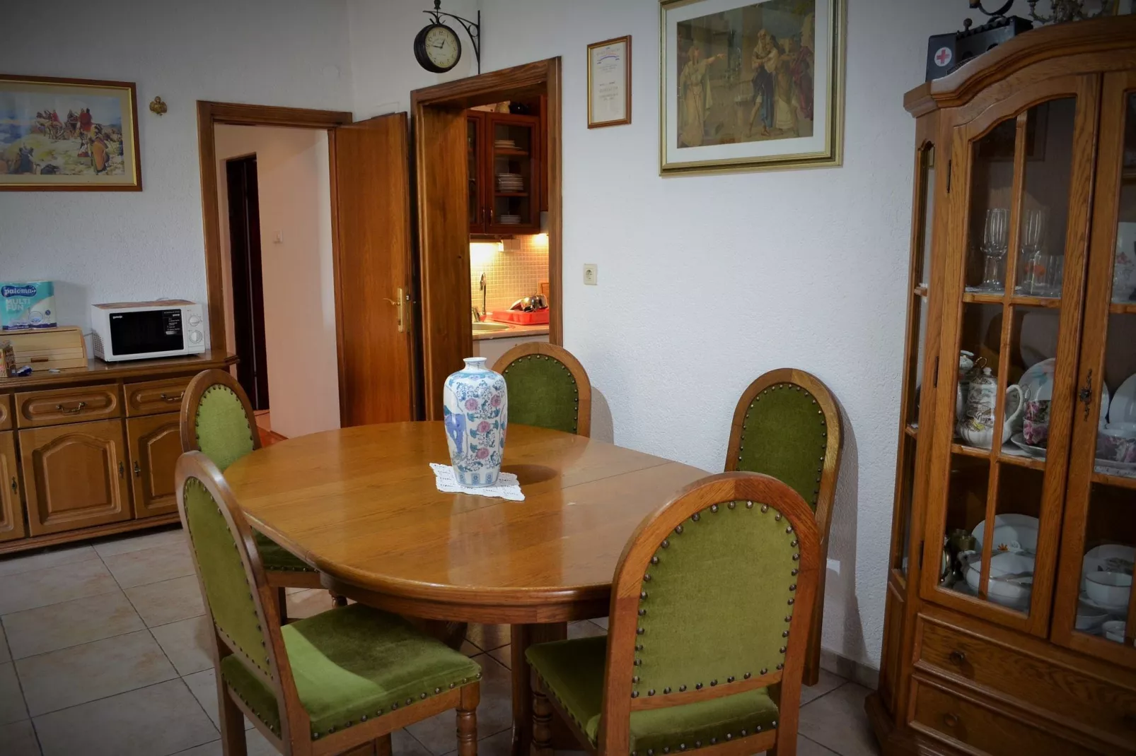 Olive apartment-Dining room