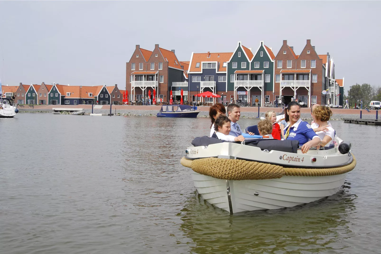 Marinapark Volendam 11-Park facilities