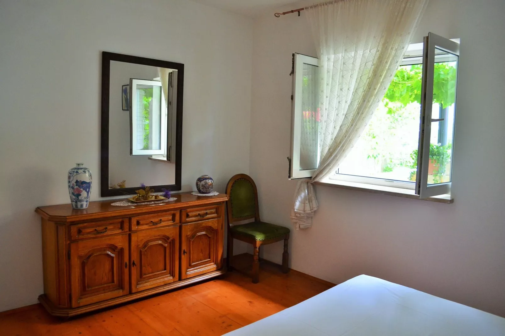 Olive apartment-Bedroom