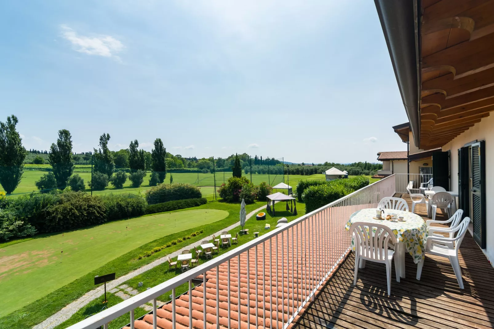 Golf D-Terrace balcony