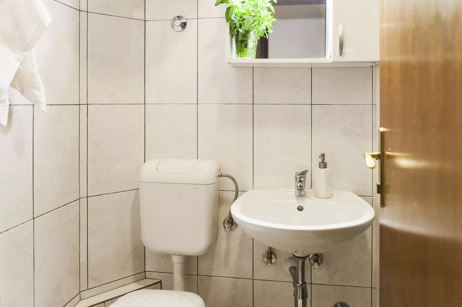 Olive apartment-Bathroom