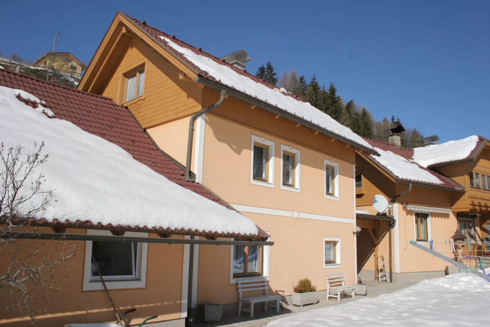 Haus Lax-Exterior winter