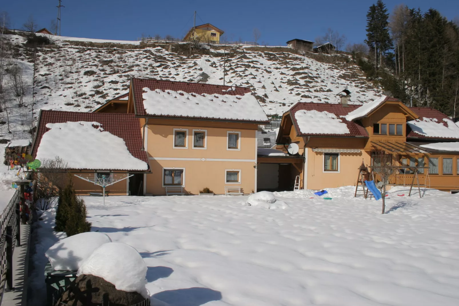 Haus Lax-Exterior winter