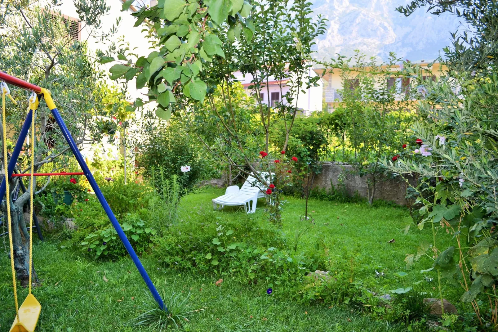 Olive apartment-Gardens summer