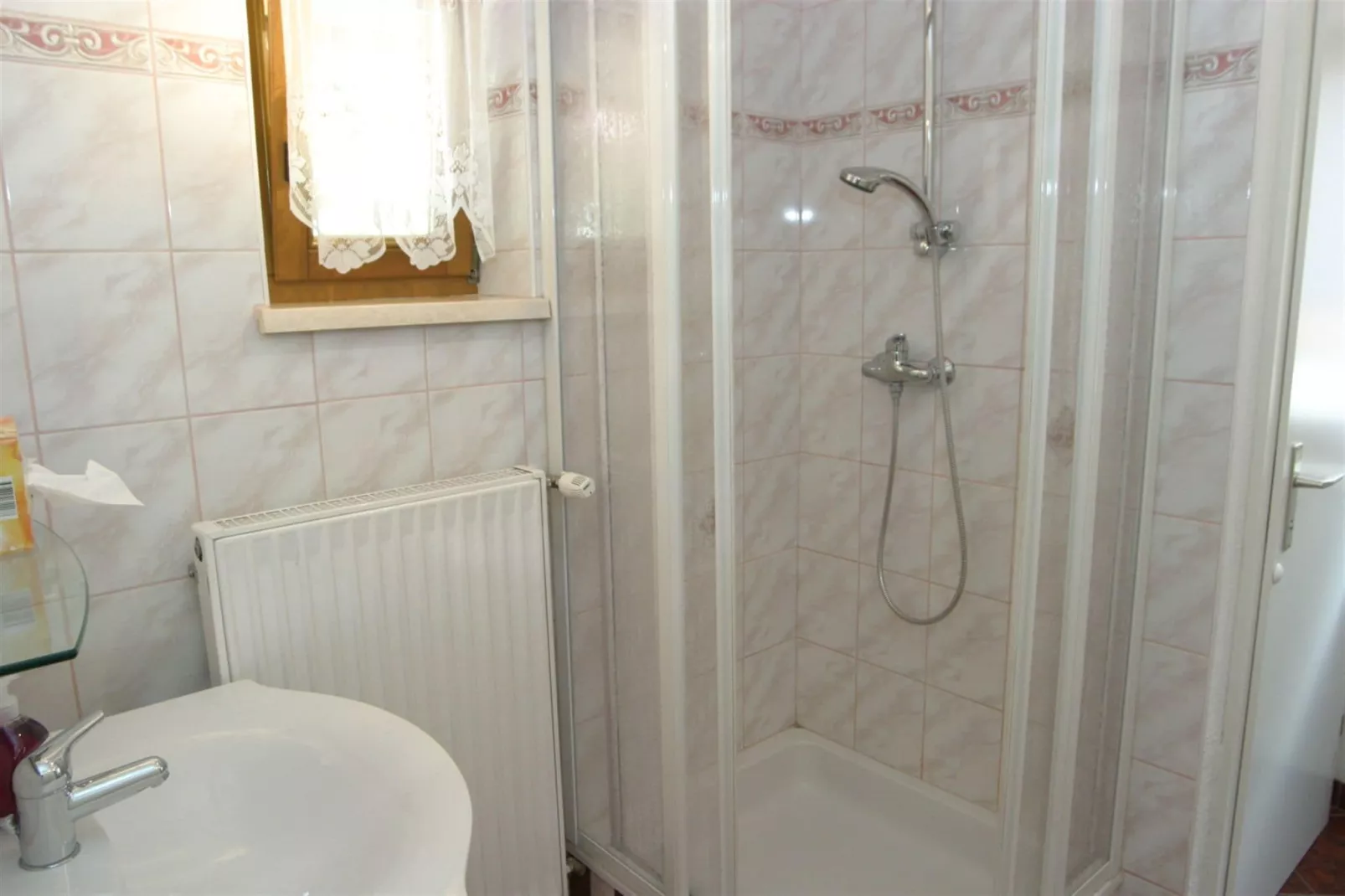 Haus Lax-Bathroom