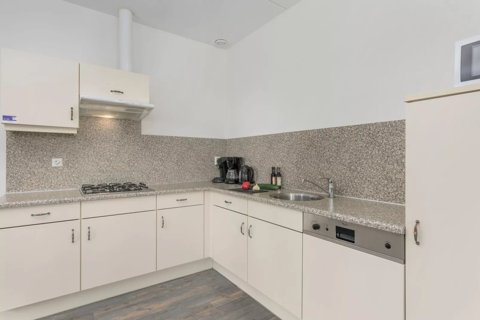 Marinapark Volendam 12-Kitchen