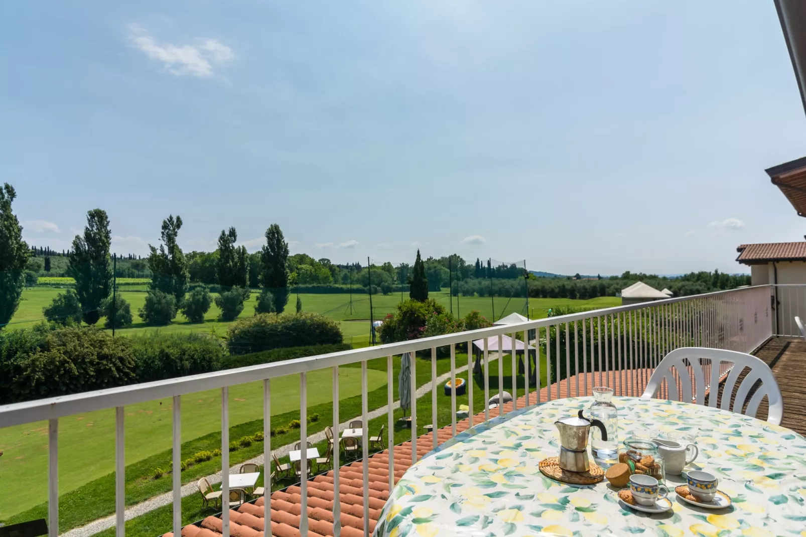 Golf D-Terrace balcony