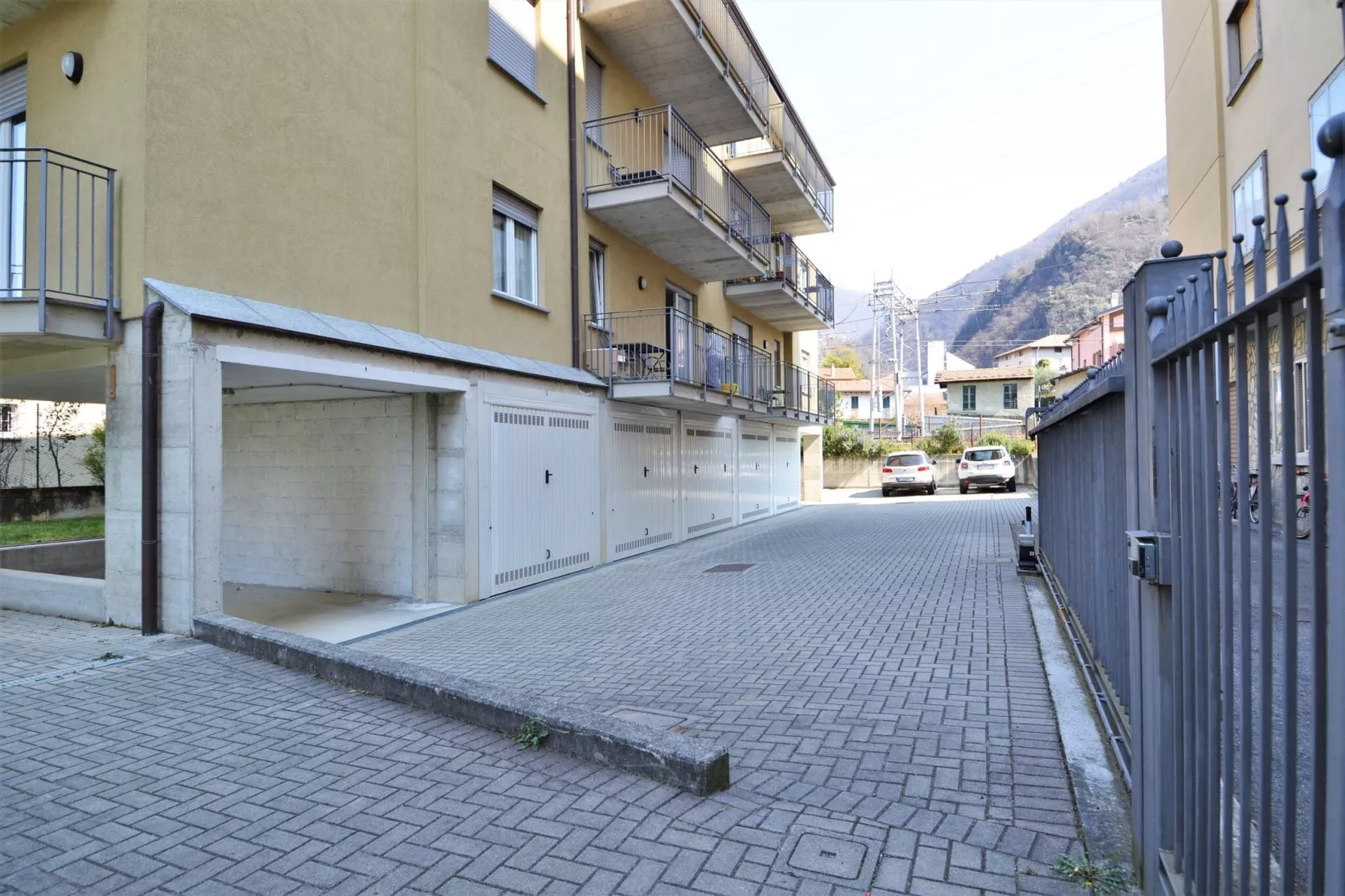 Bilo Walter 1 piano-Exterior summer