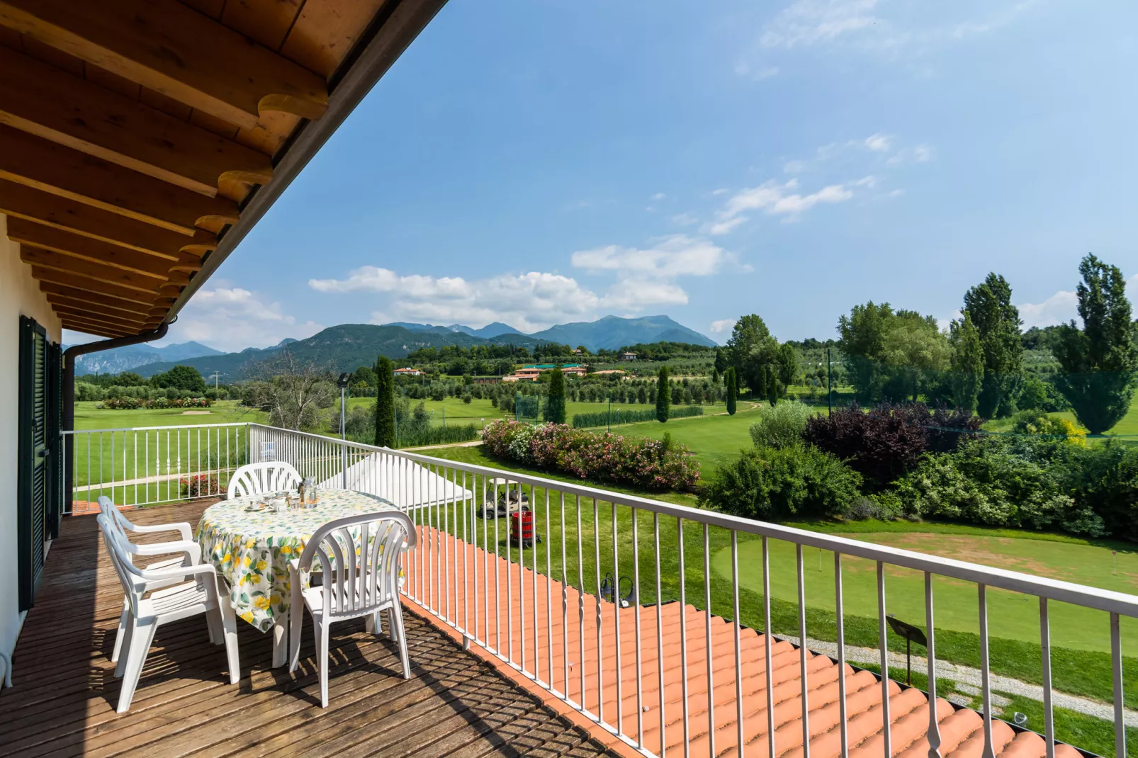 Golf D-Terrace balcony