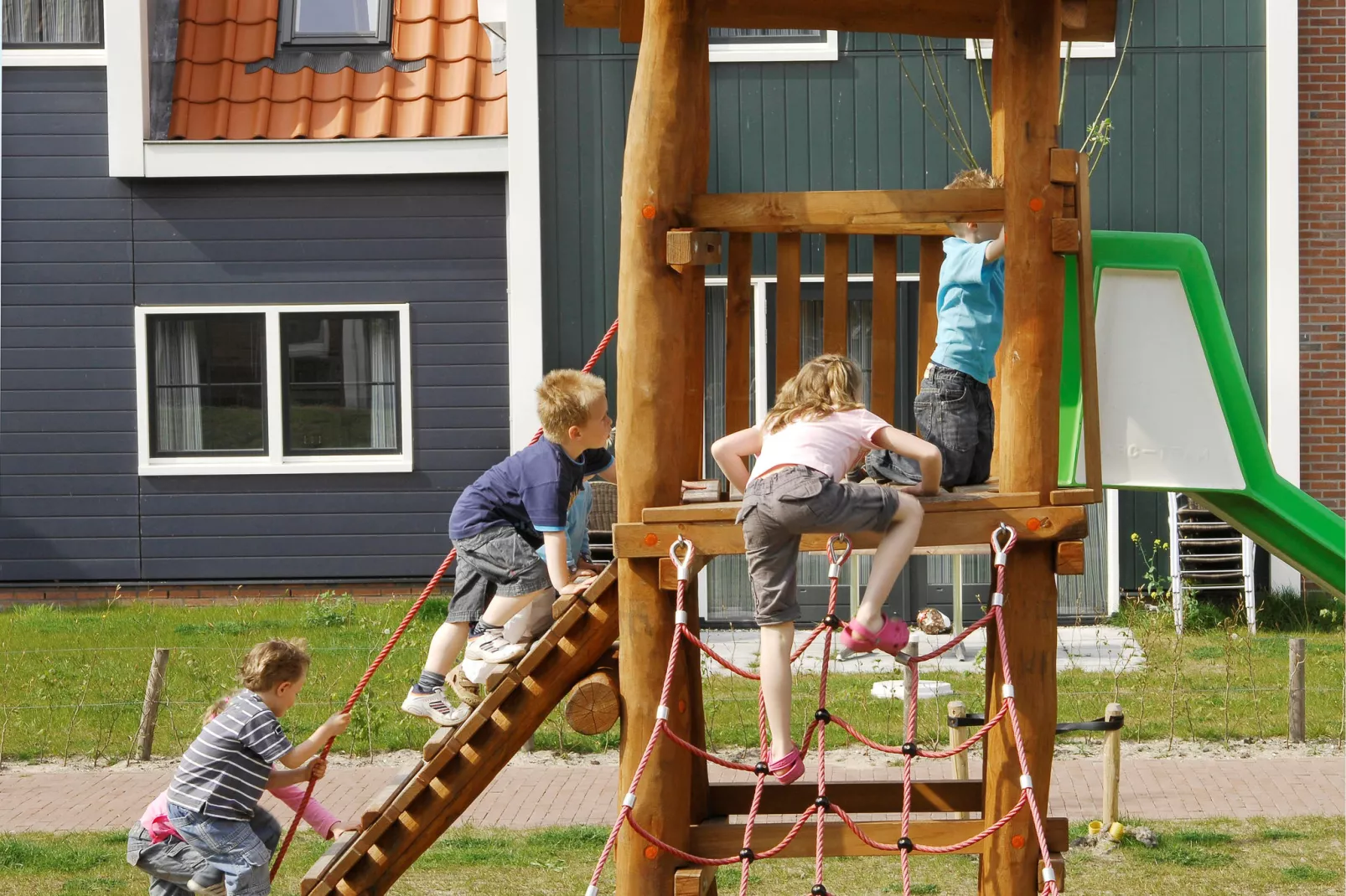 Marinapark Volendam 12-Park facilities