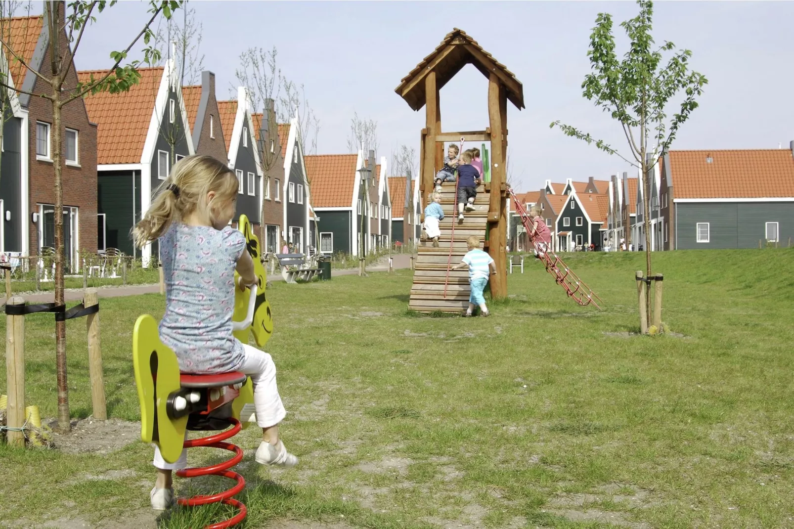 Marinapark Volendam 12-Park facilities