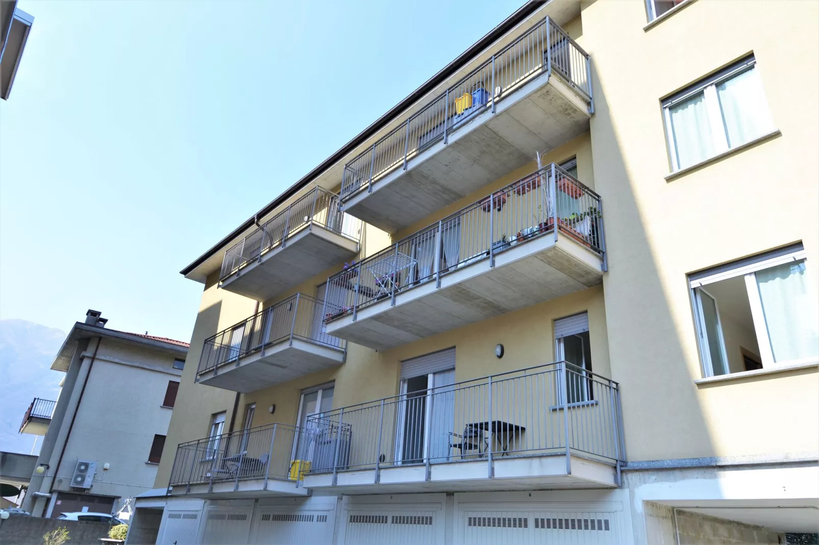 Bilo Walter 1 piano-Exterior summer