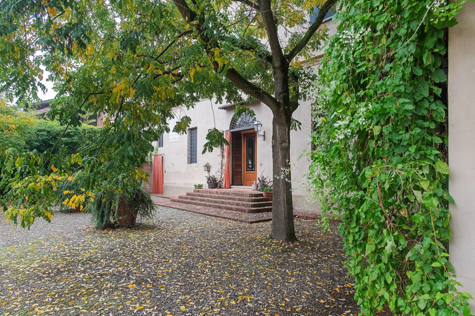 La Villetta-Exterior summer