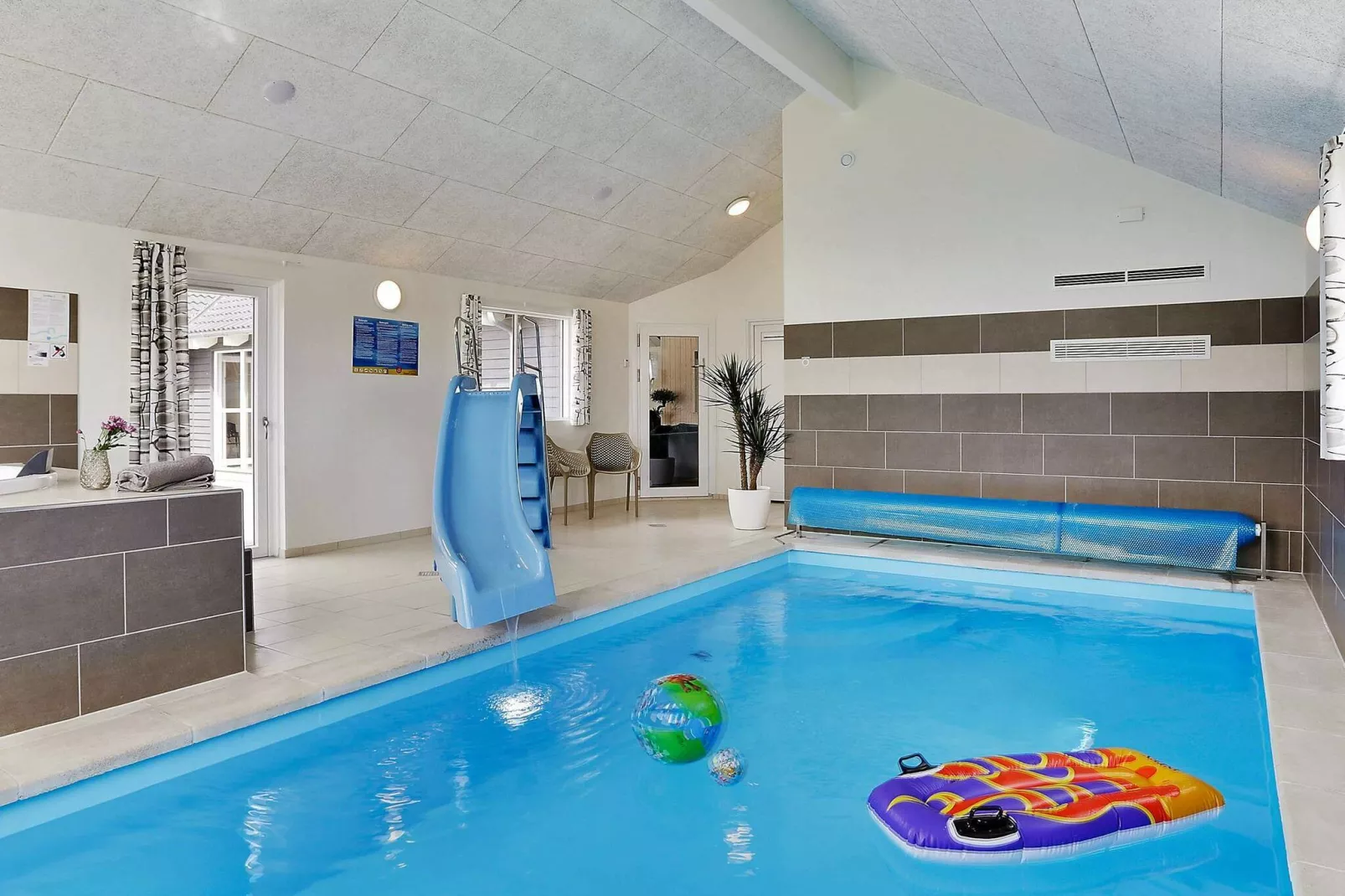 24 Personen Ferienhaus in Spøttrup-Schwimmbad