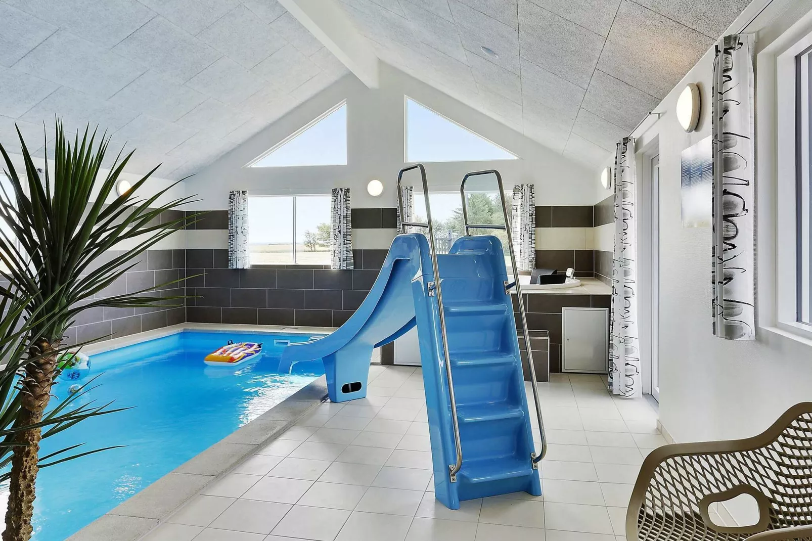 24 Personen Ferienhaus in Spøttrup-Schwimmbad