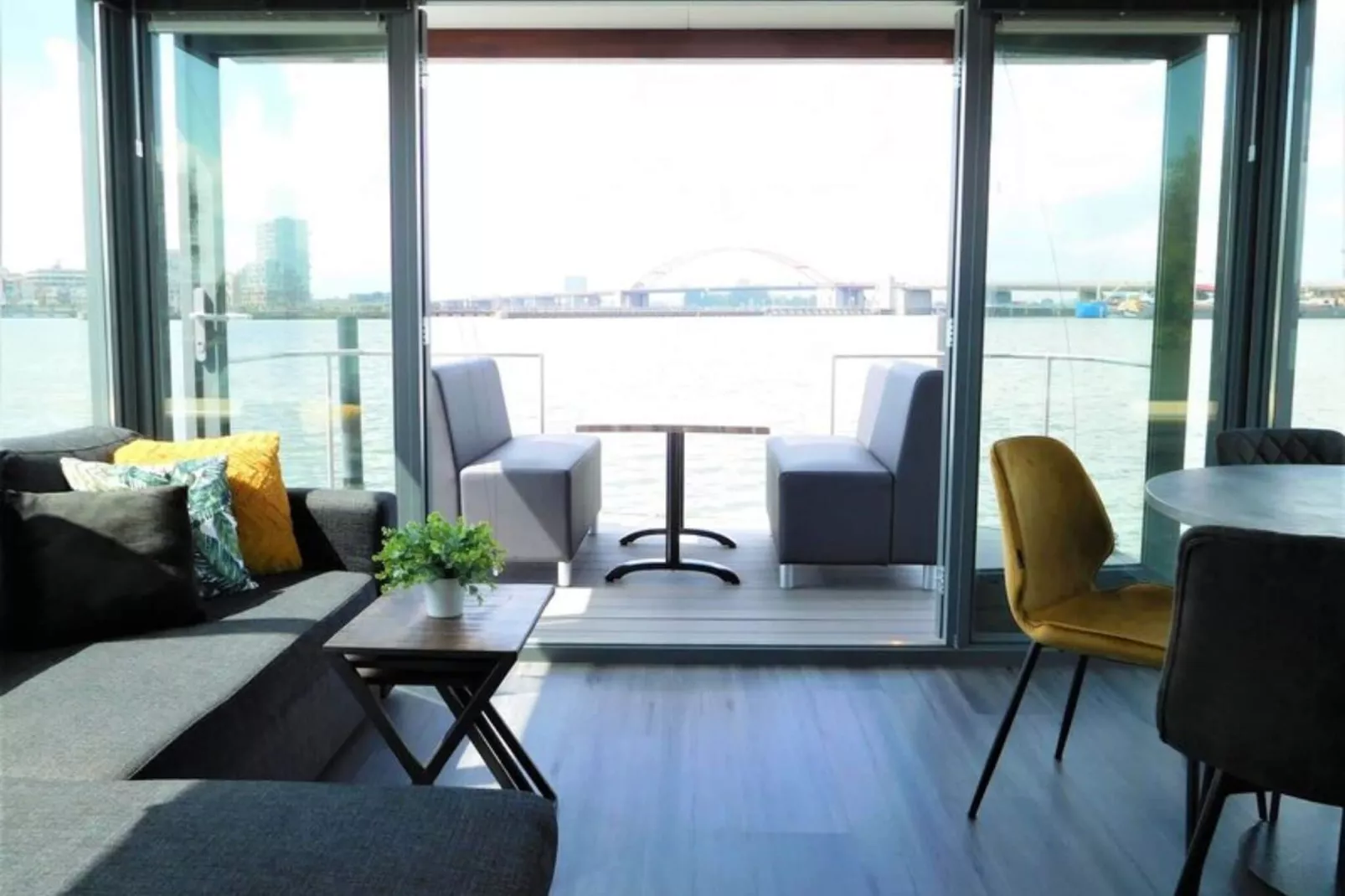Boot Zonder Naam-Living room