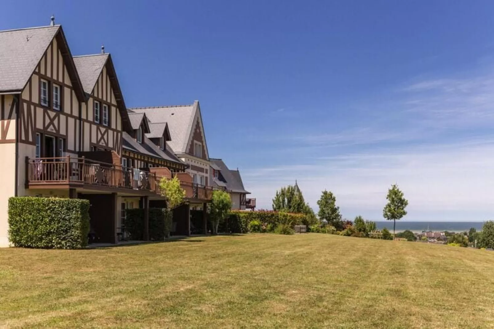 Residence & Spa Houlgate  M6 Standard House 6 p - 2 bedrooms duplex-Exterior summer