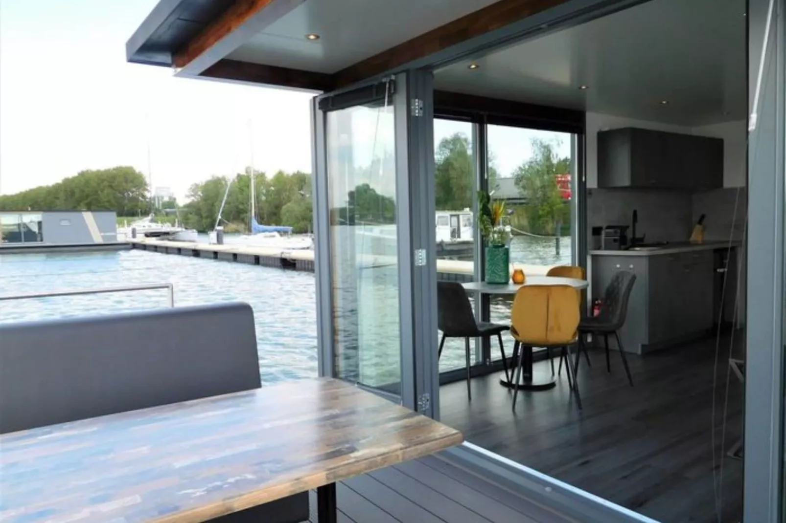 Boot Zonder Naam-Terrace balcony
