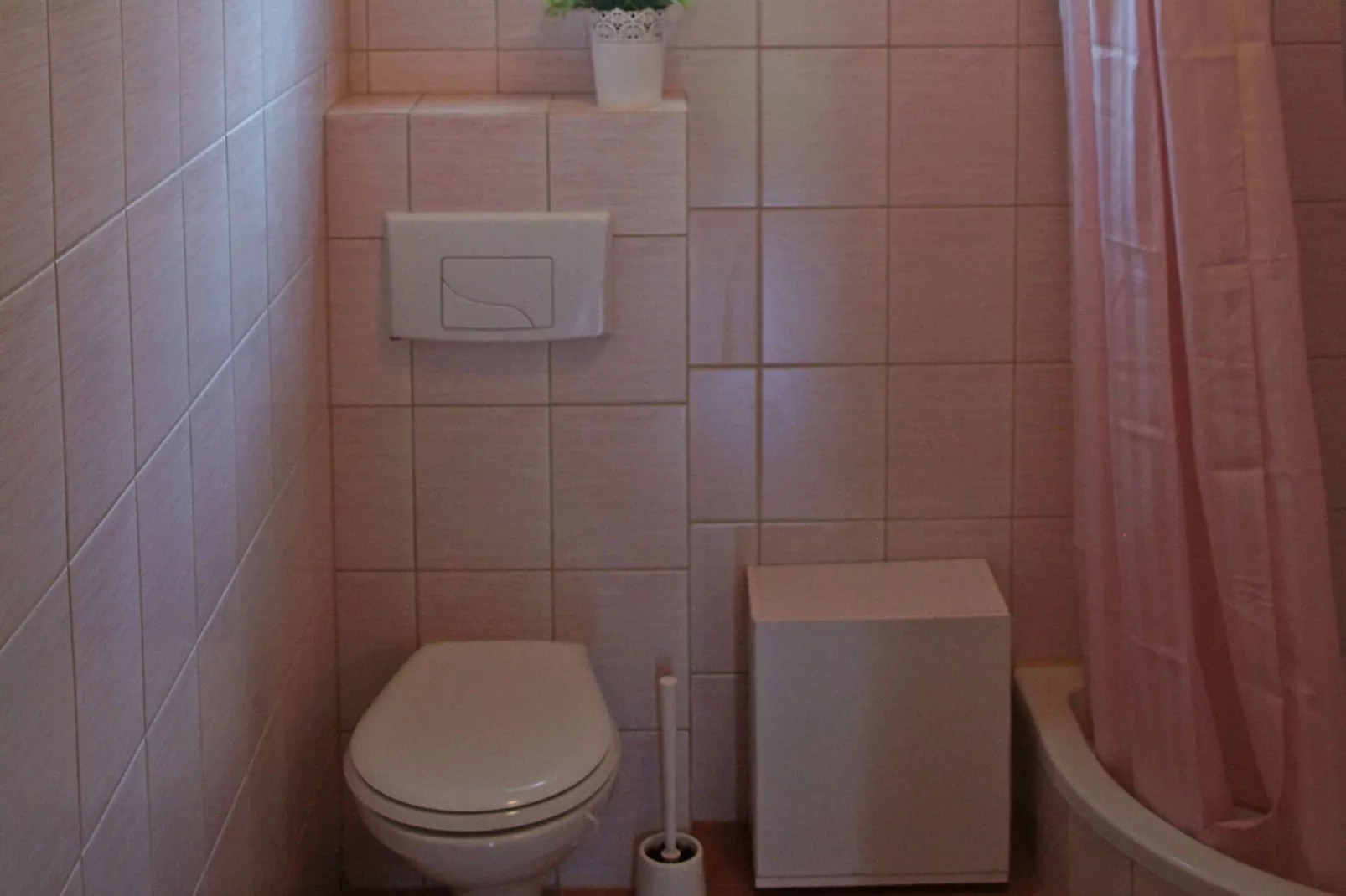 House among beautiful forests-Bathroom
