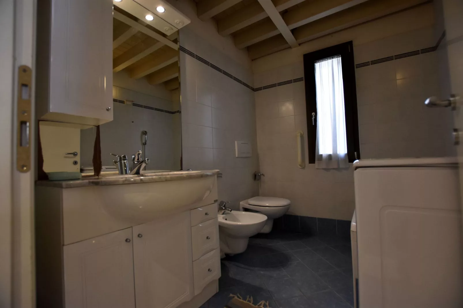 Lovere Lungolago-Bathroom